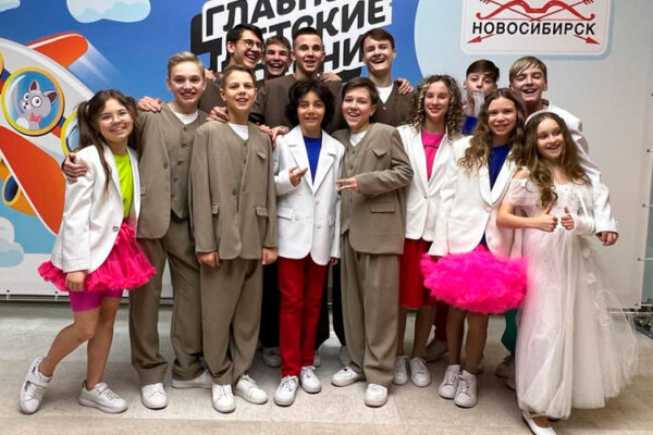 «Непоседы» с Главными детскими песнями выступили в Новосибирске